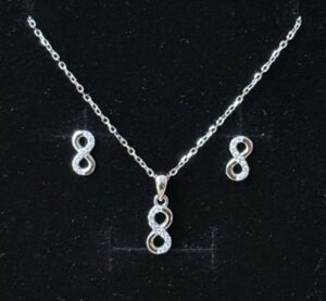 Set collana e orecchini Infinito