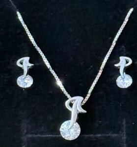 Set collana e orecchini Delfino di Luce