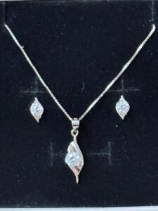 Set collana e orecchini Soffio di Luce