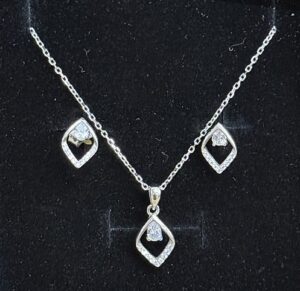 Set collana e orecchini Gocce di Brillantezza